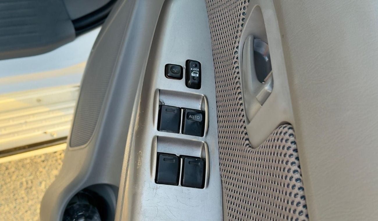 Toyota Hilux AFTER MARKET CANOPY WITH ROOF RACK | RHD | 2011 | 3.0L DIESEL ENGINE | MT | SUNROOF | 4WD