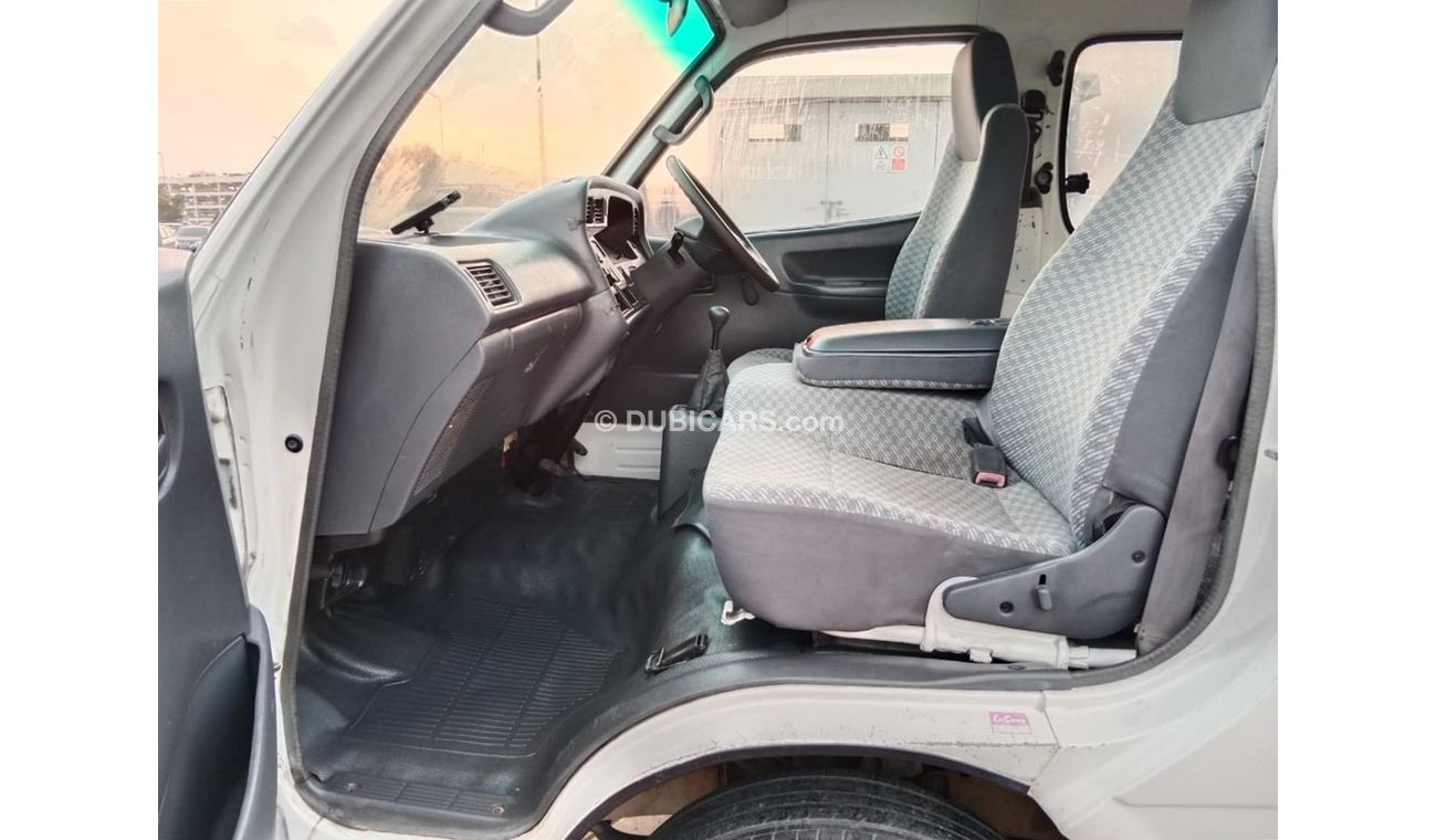 Toyota Hiace TOYOTA HIACE VAN RIGHT HAND DRIVE (PM1211)