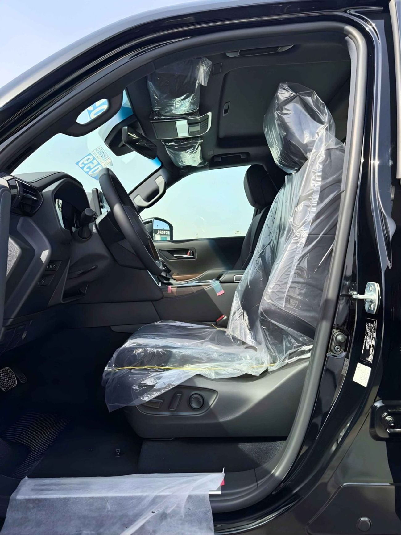 تويوتا لاند كروزر GXR HIGH OPTION / 4.0L PETROL V6 / RADAR / REAR ENTERTAINMENT SCREENS  (CODE # GXR41H)