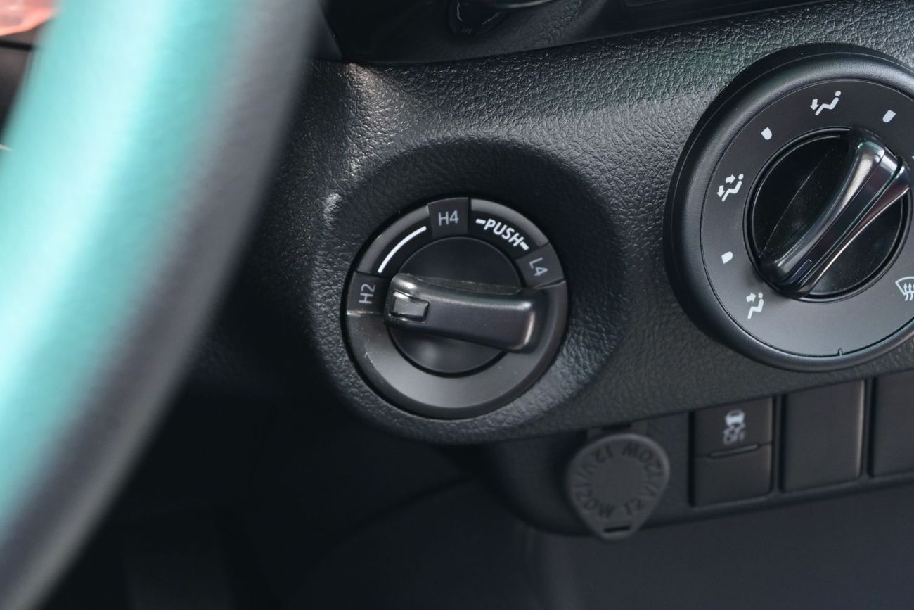 Toyota Hilux GL 2.4L Double Cab Utility Toyota Hilux 2.4L Diesel Manual 4WD, Model 2025, Color White