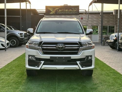 تويوتا لاند كروزر VXR