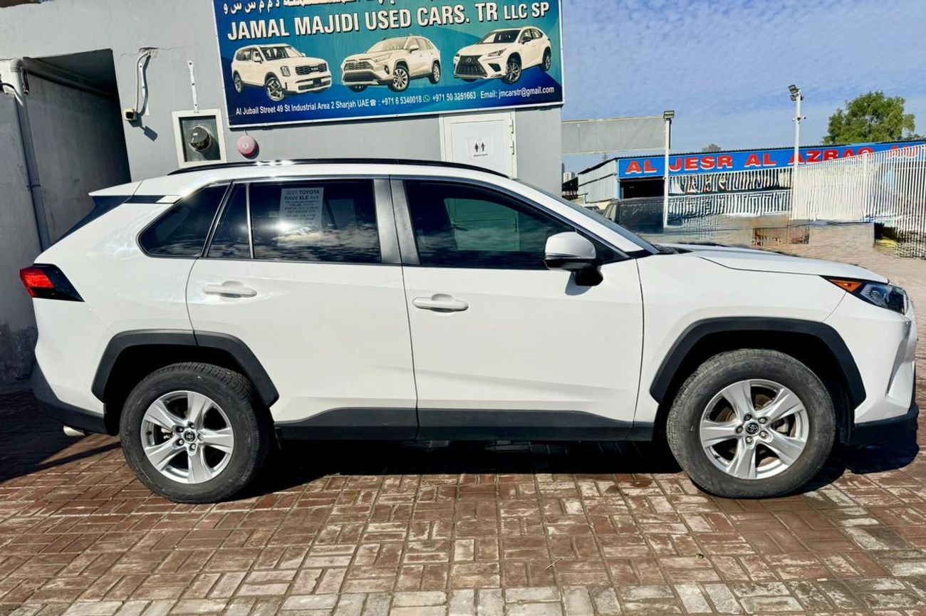 Toyota RAV4 2021 Toyota Rav4  XLE 2.5L full option + sunroof + Push start + alloy rim + Radar + keyless Entry  e
