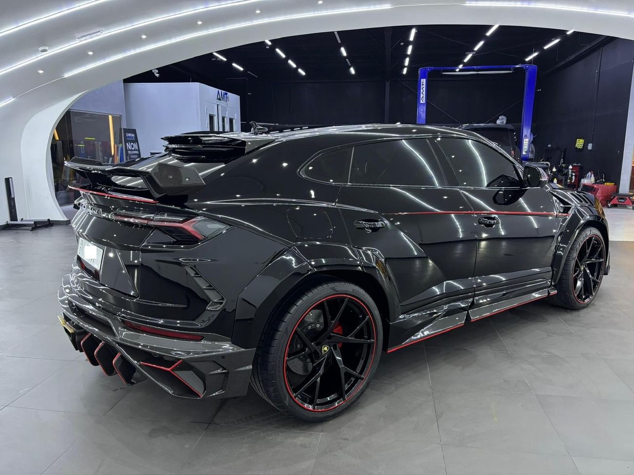 Lamborghini Urus Base