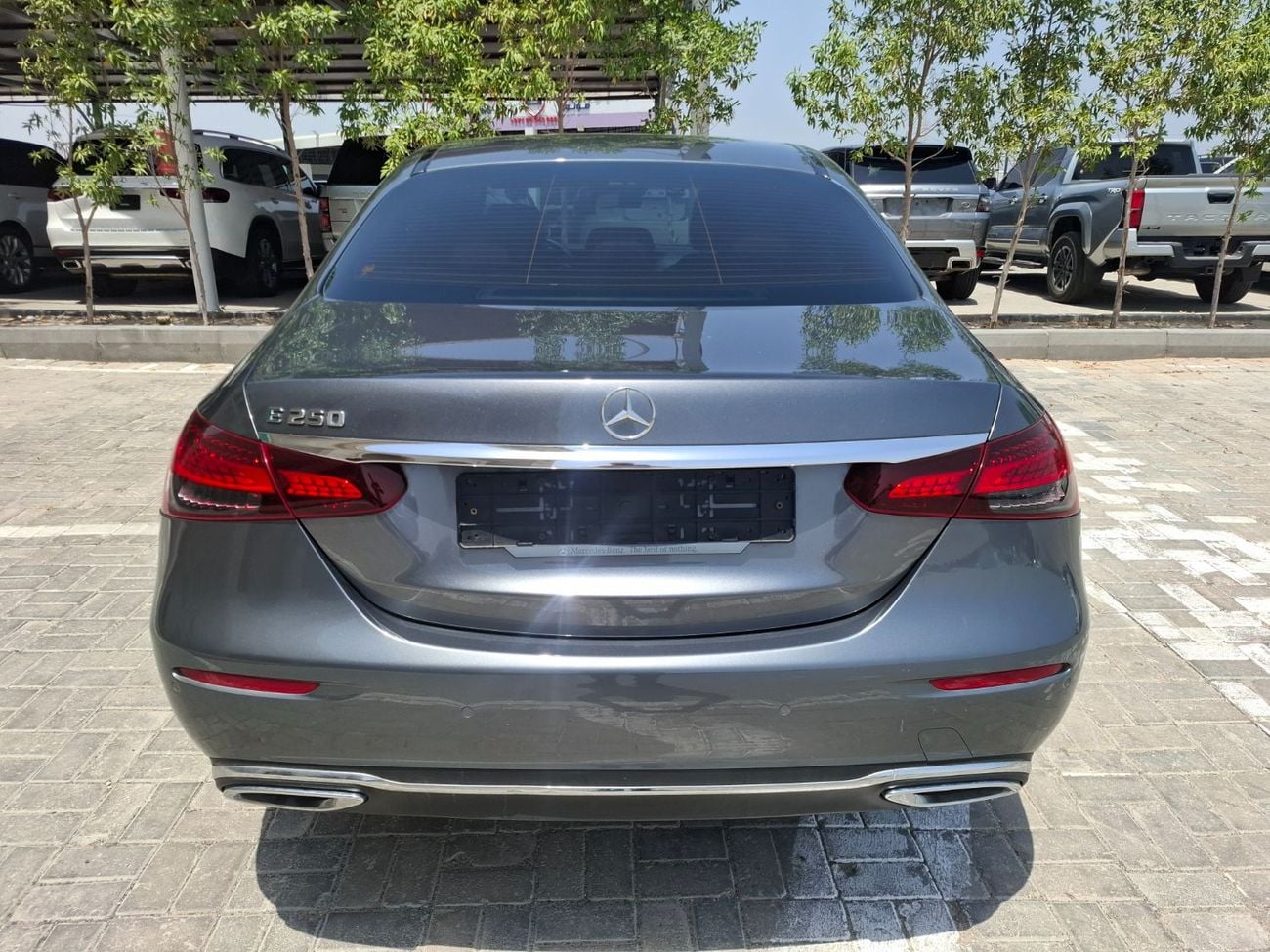 مرسيدس بنز E 250 STD (NON-GCC) مرسيدس بنز 2022