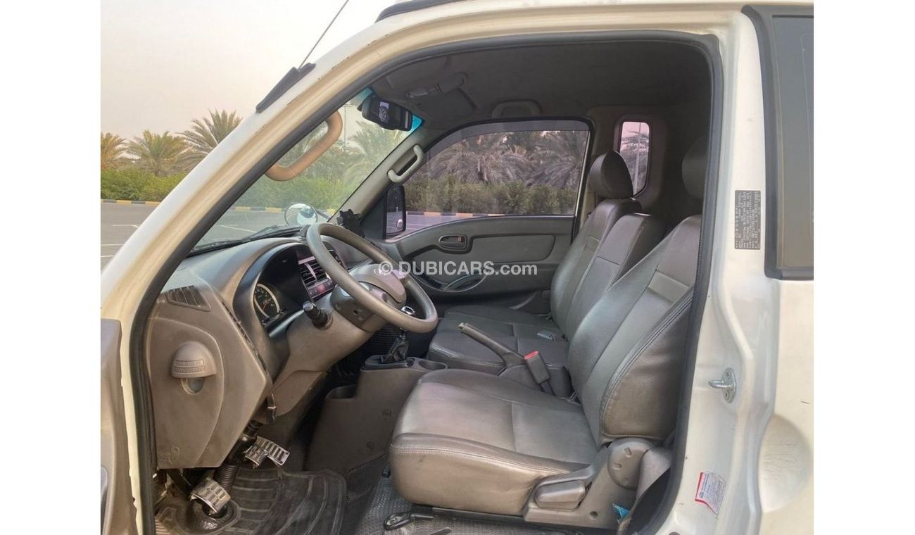 هيونداي بورتر 2 HYUNDAI PORTER PICK-UP WITH BOX 2014 GCC V4 ACCIDENT FREE - PERFECT CONDITION - ONLY 65000 KM