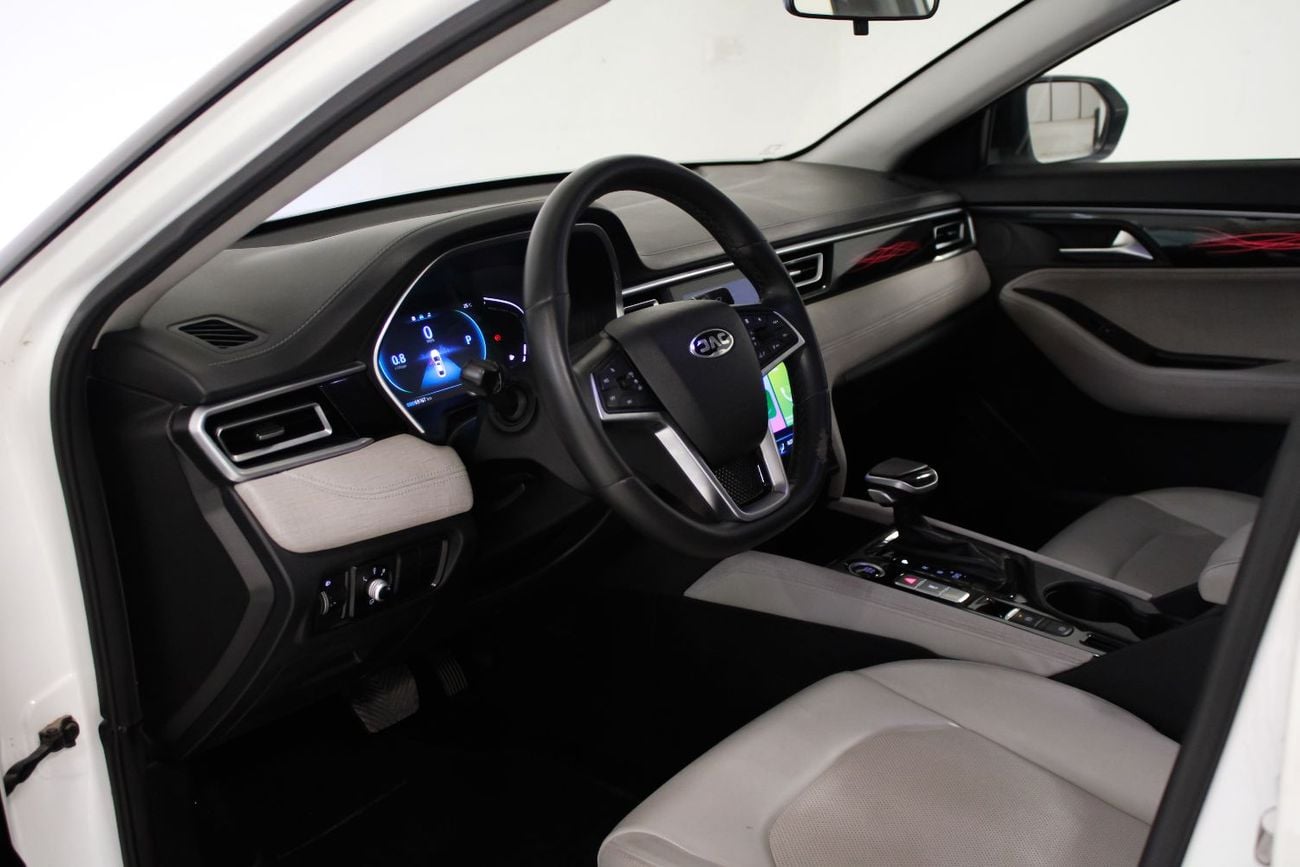 JAC J7 JAC J7 White with Black Top