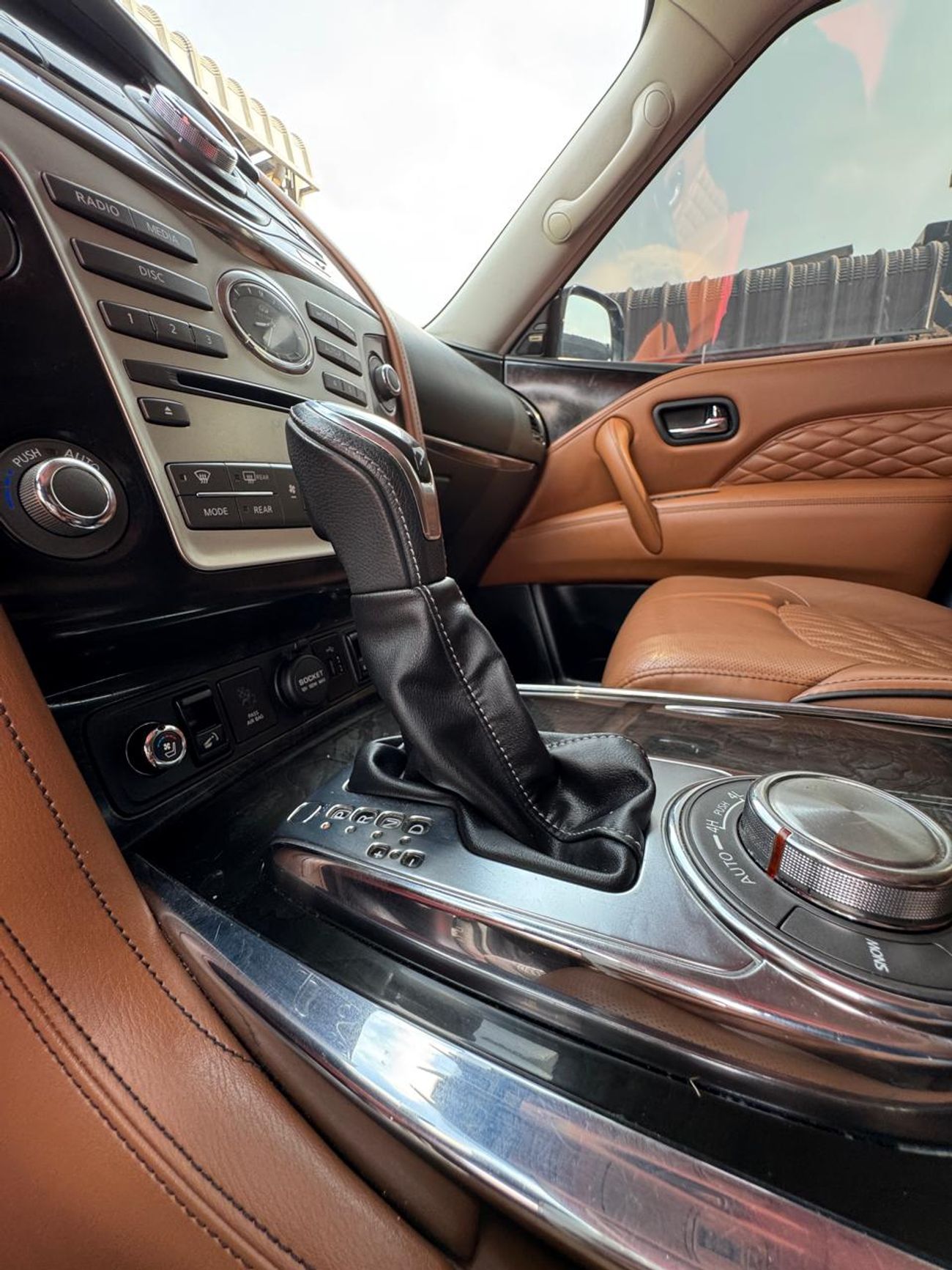 إنفينيتي QX80 Luxe 7st 5.6L