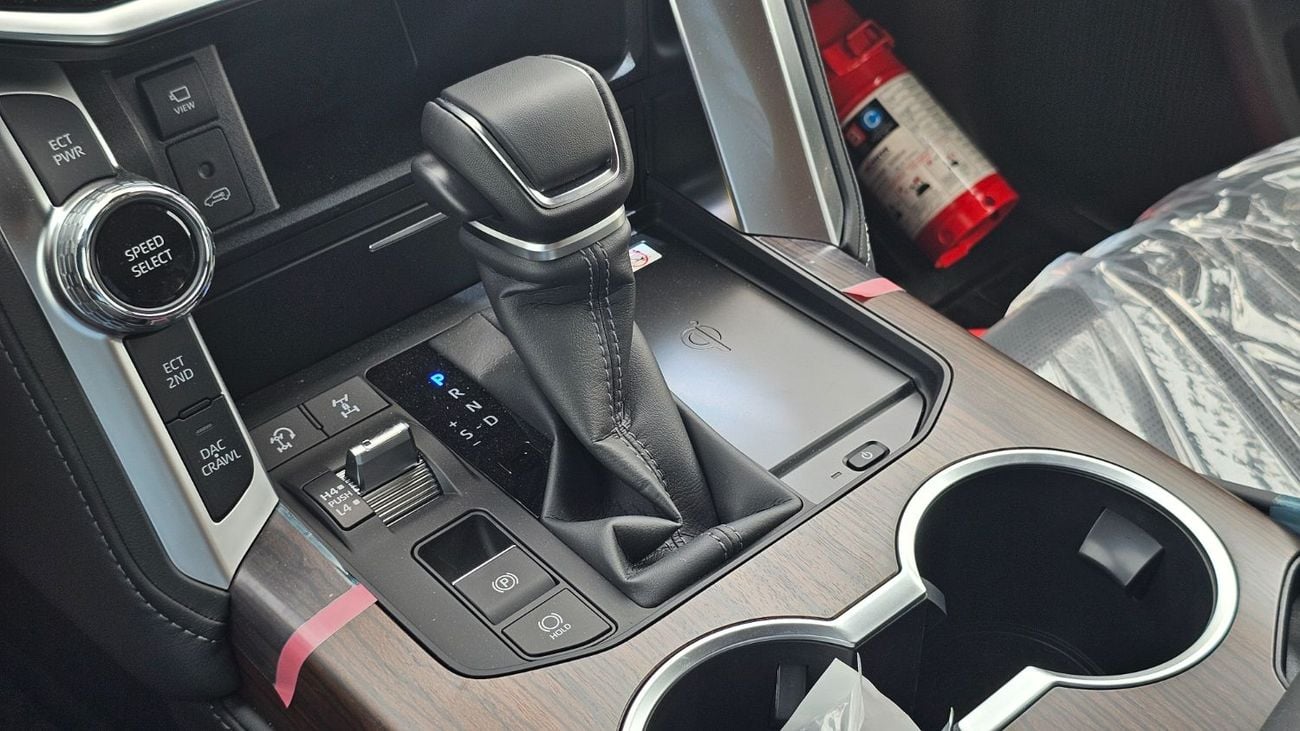 Toyota Land Cruiser 4.0 VXR BLACK INSIDE BLACK 2026 MODEL