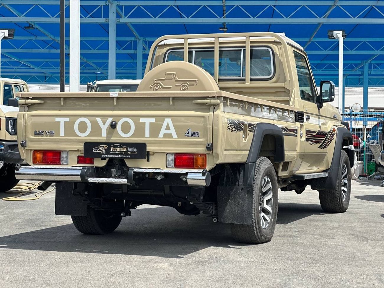 تويوتا لاند كروزر بيك آب S/C LC79 4.0 A/T PTR // 2026 // كاملة المواصفات مع رادار، صندوق تبريد، قفل تفاضلي، مشغل DVD وكاميرا