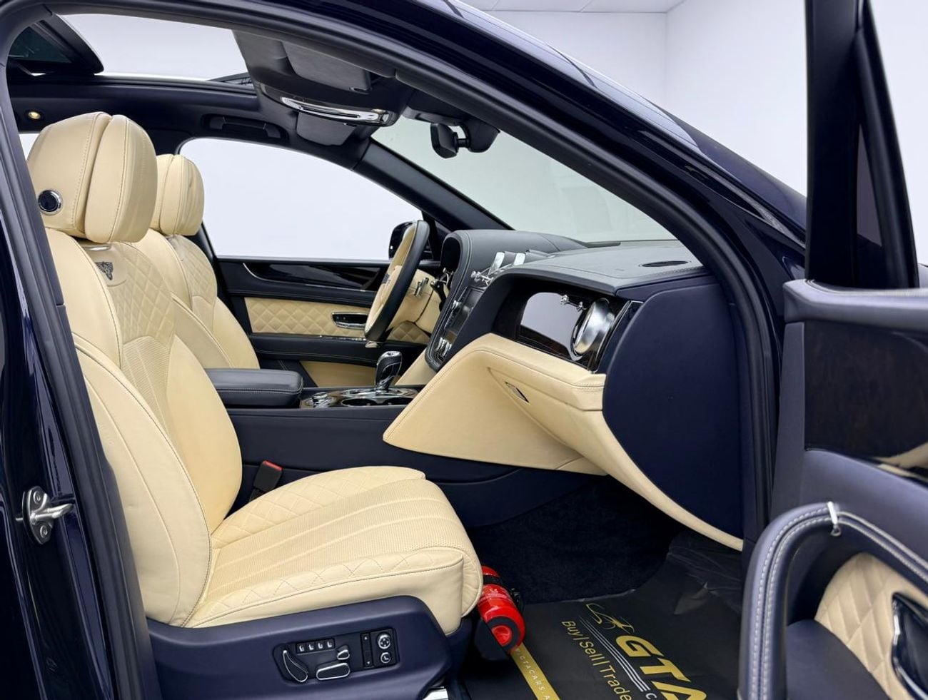 Bentley Bentayga Signature Edition 2017 Bentley Bentayga W12 Signature, Service History, Excellent Condition, Full PP