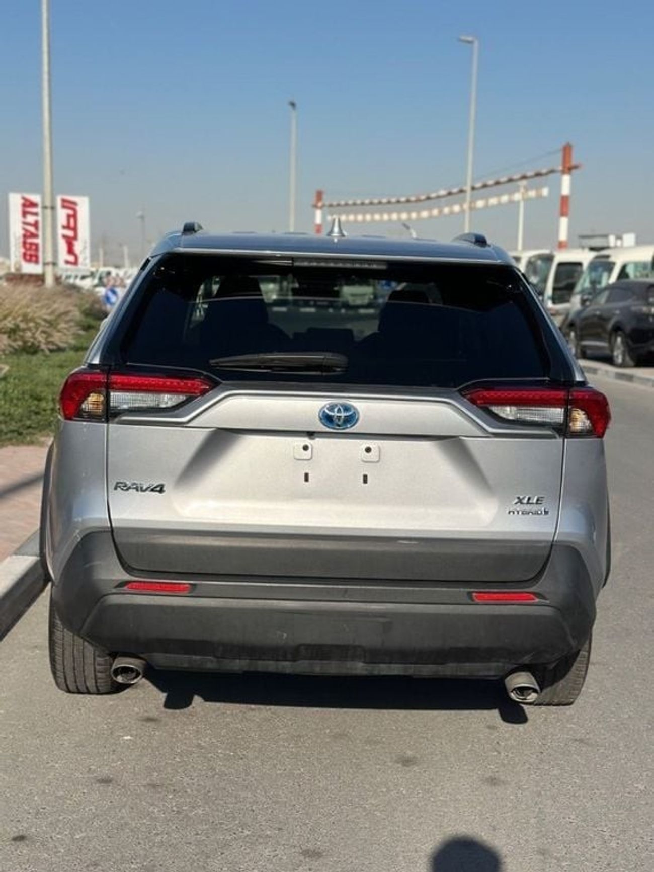 Toyota RAV4 Hybrid XLE 2.5L full option