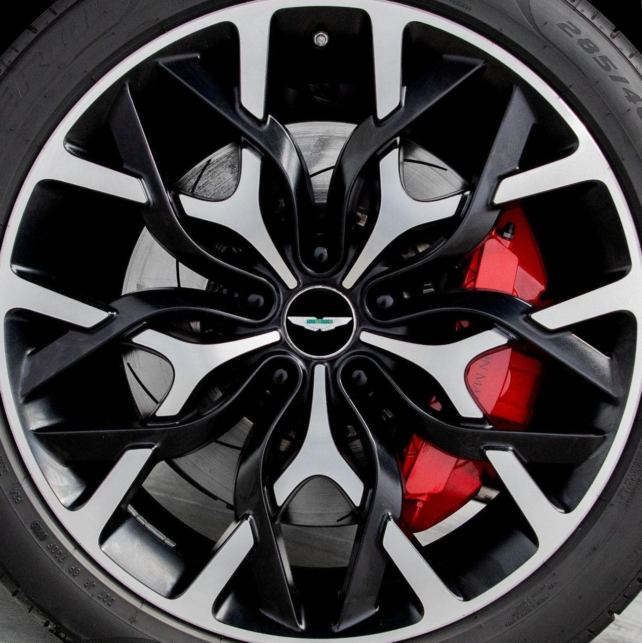 أستون مارتن DBX 1913 Edition