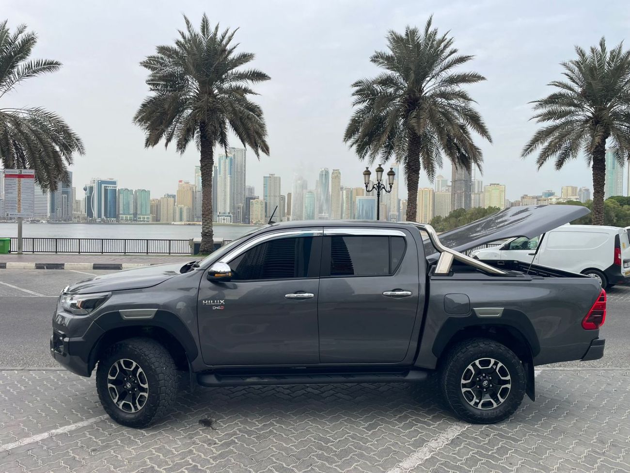 Toyota Hilux Toyota Hilux 2020Model Diesel engine 2.8L colour Grey Transmission Automatic Interior Black 5seater 