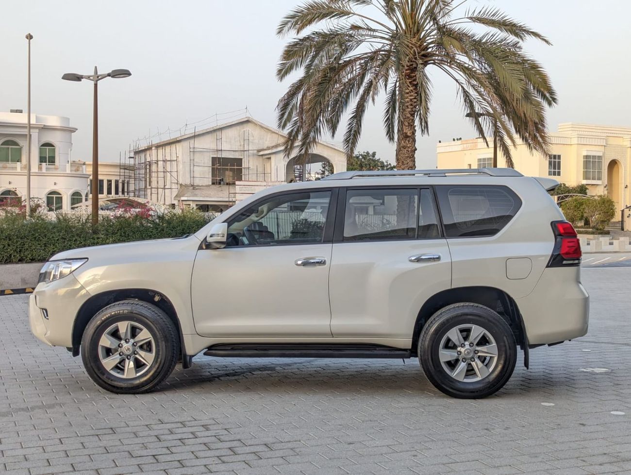تويوتا برادو Toyota Prado 2.7L white 2020 LHD