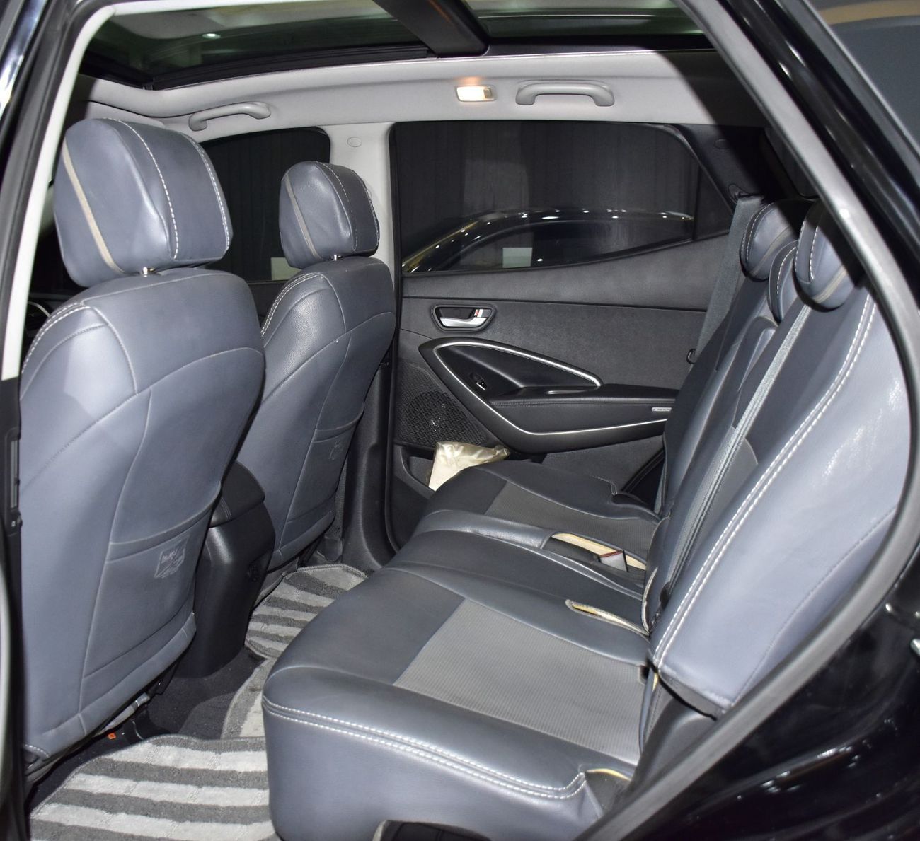 هيونداي سانتا في EXCELLENT DEAL for our Hyundai SantaFe 4WD 3.3L ( 2014 Model ) in Black Color GCC Specs