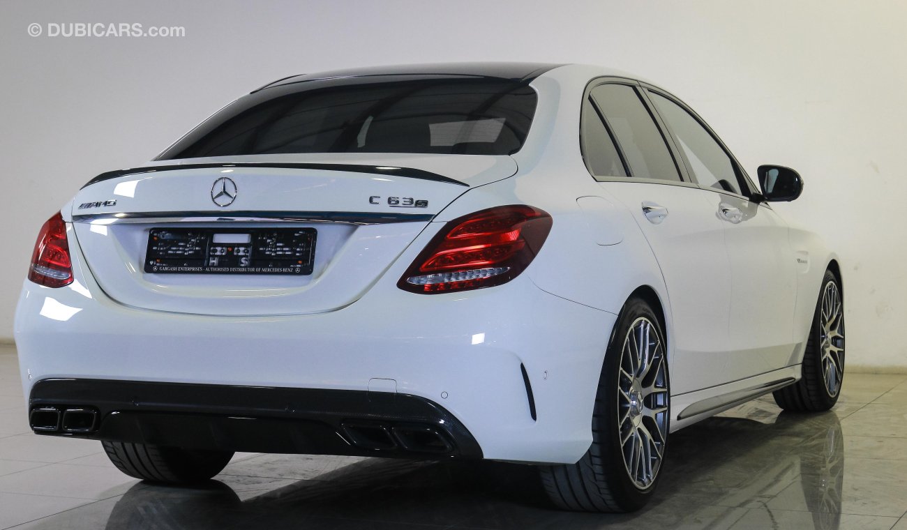 مرسيدس بنز C 63 AMG s V8 Biturbo