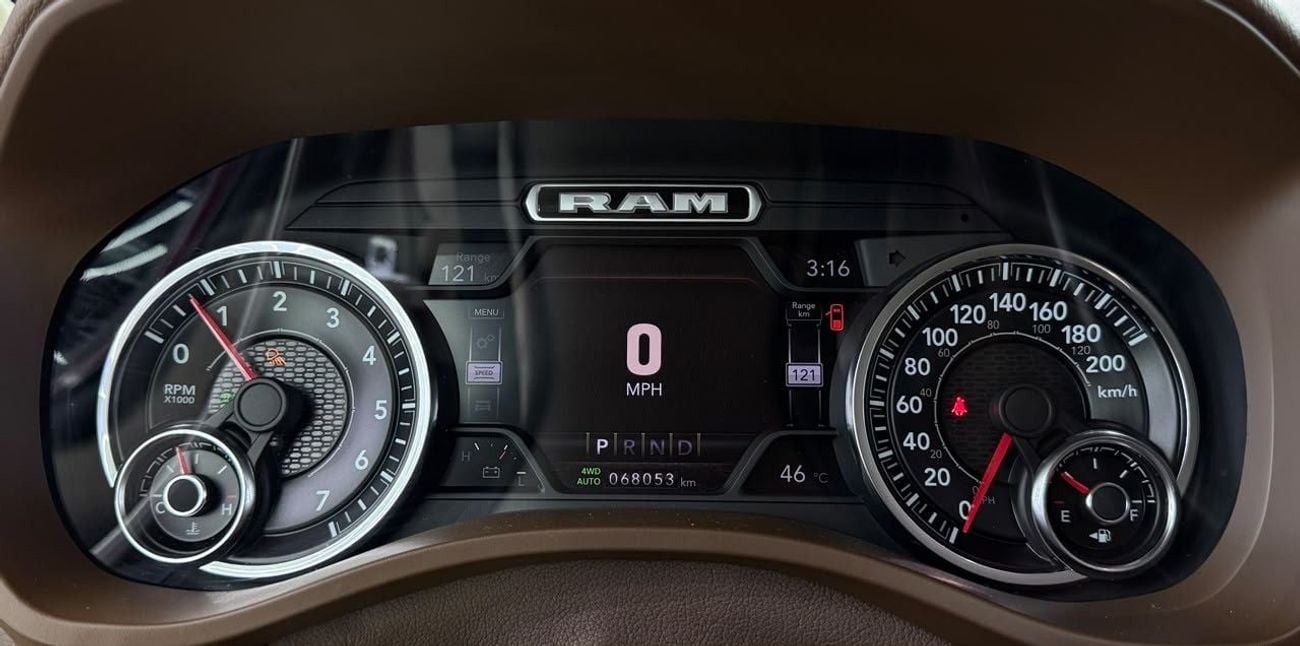 رام 1500 LARAMIE CREW 2020 RAM 1500 Laramie 5.7L HEMI V8 | 4x4 | GCC Ready | Luxury Pickup