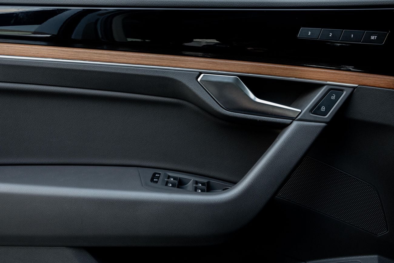 Volkswagen Touareg Touareg Atmosphere - Highline | 2,879 P.M | 0% Downpayment | LOW KMS!