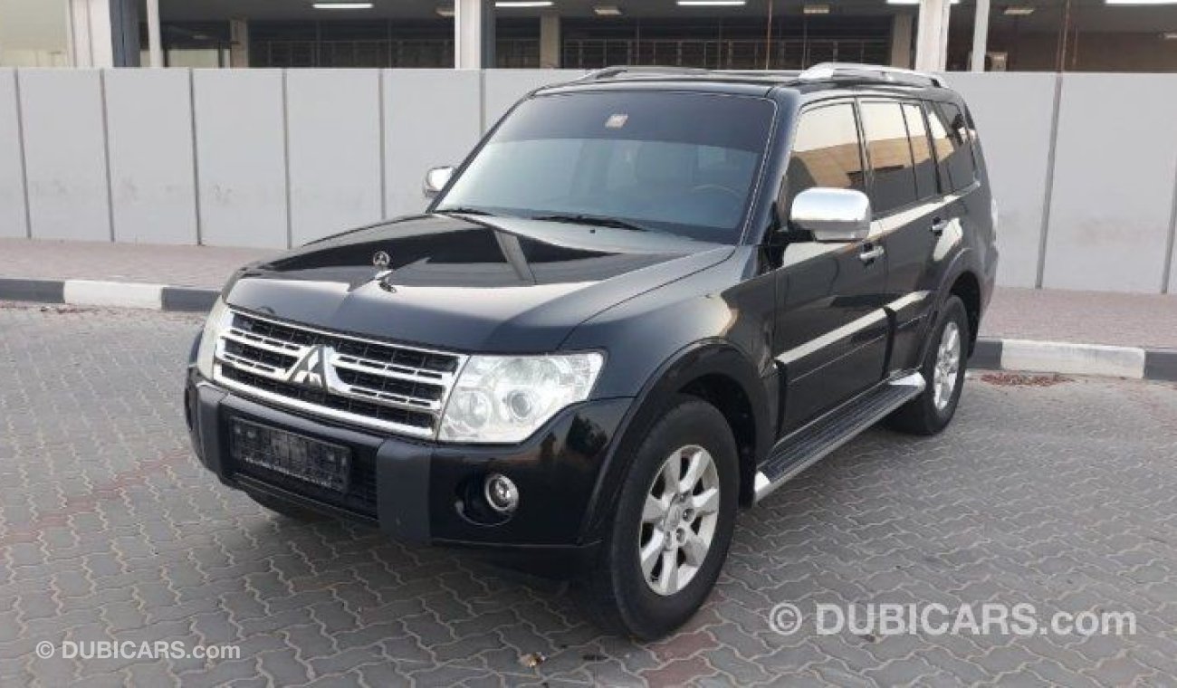 Mitsubishi Pajero 2011 Gulf Specs Full options 3.5 ltr Sunroof Leather interiors