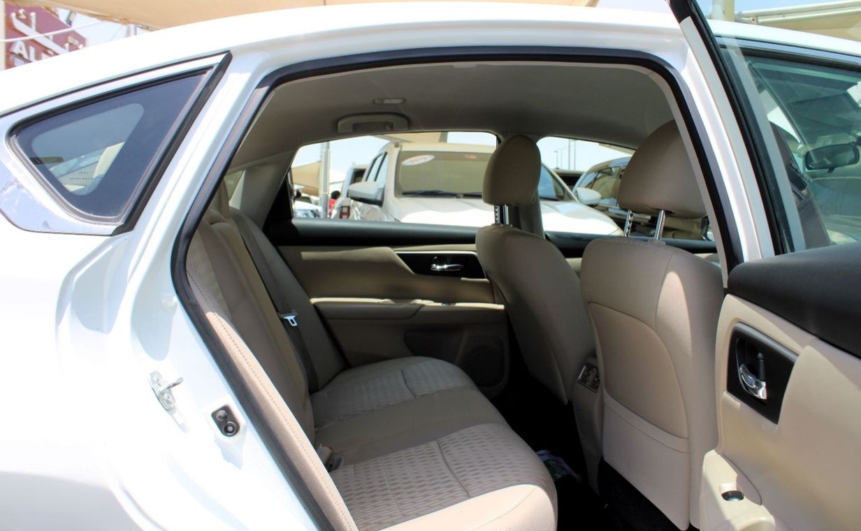 Nissan Altima SV ACCIDENTS FREE - GCC - MID OPTION - PERFECT INSIDE OUT