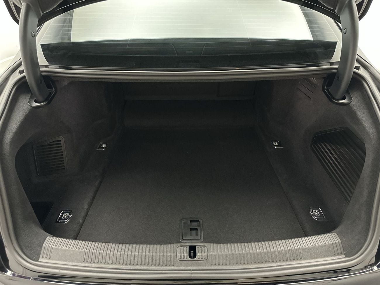 أودي A8 L 55 TFSI quattro Business Edition 3.0L 340hp (Ref# 05520)