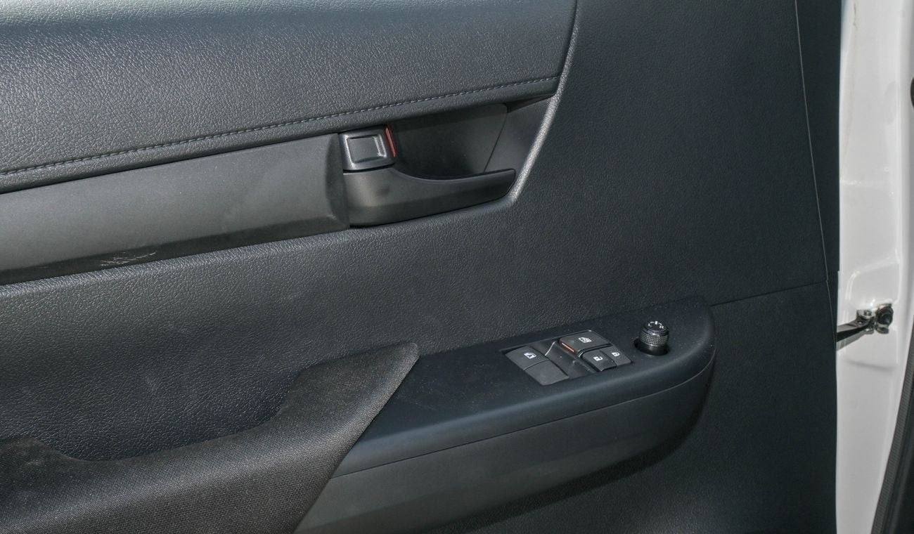 تويوتا هيلوكس 2.4L DLX