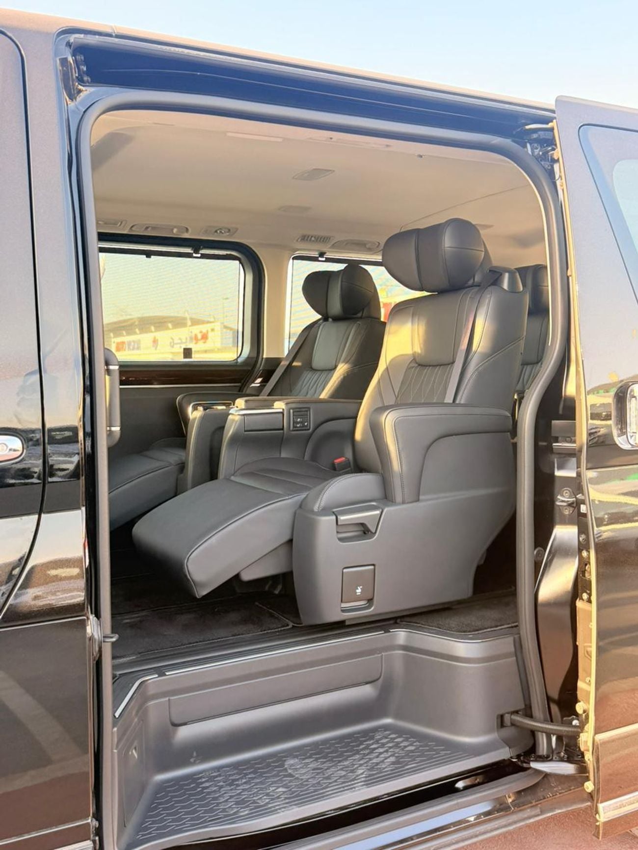 Toyota Granvia PREMIUM Luxury