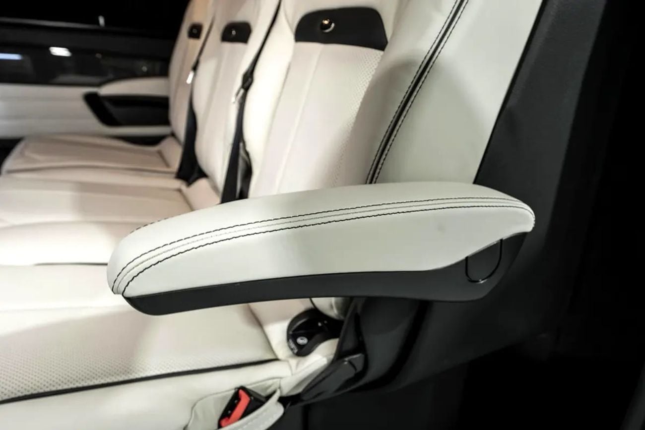 مرسيدس بنز V 300 NEW ARRIVAL 2026 MODEL VIP MERCEDES GCC V300 with ADDITIONAL REAR AC - 2 Years Warranty by VLINE