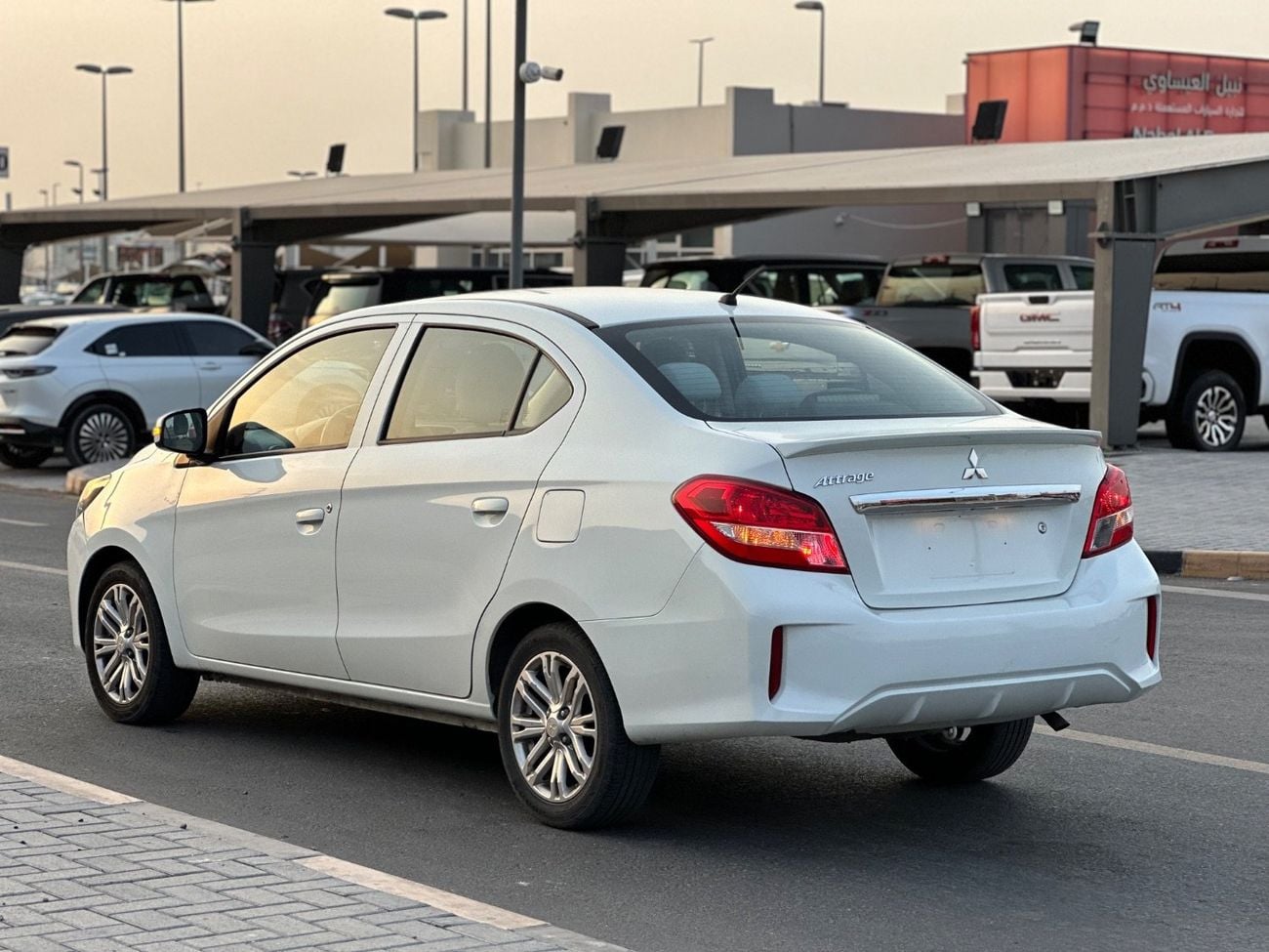 Mitsubishi Attrage GLX