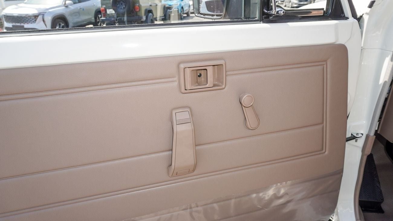 Toyota Land Cruiser Pick Up PICKUP LC79 S/C DIESEL 2.8L M/T Basic Option , 2025 Model