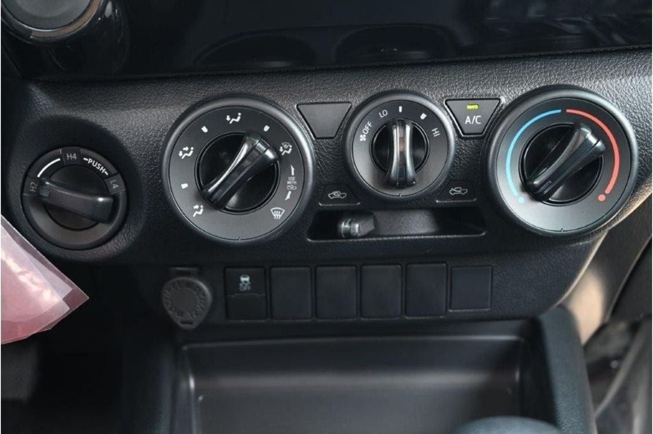 تويوتا هيلوكس Double Cab Pickup DLX 2.4L Diesel 4WD Automatic Transmission