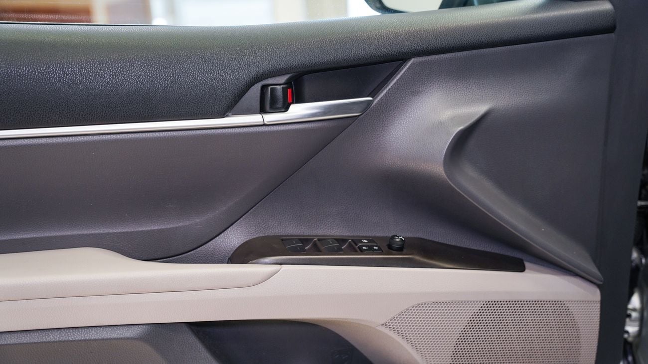 Toyota Camry LE 2.5L (176 HP)