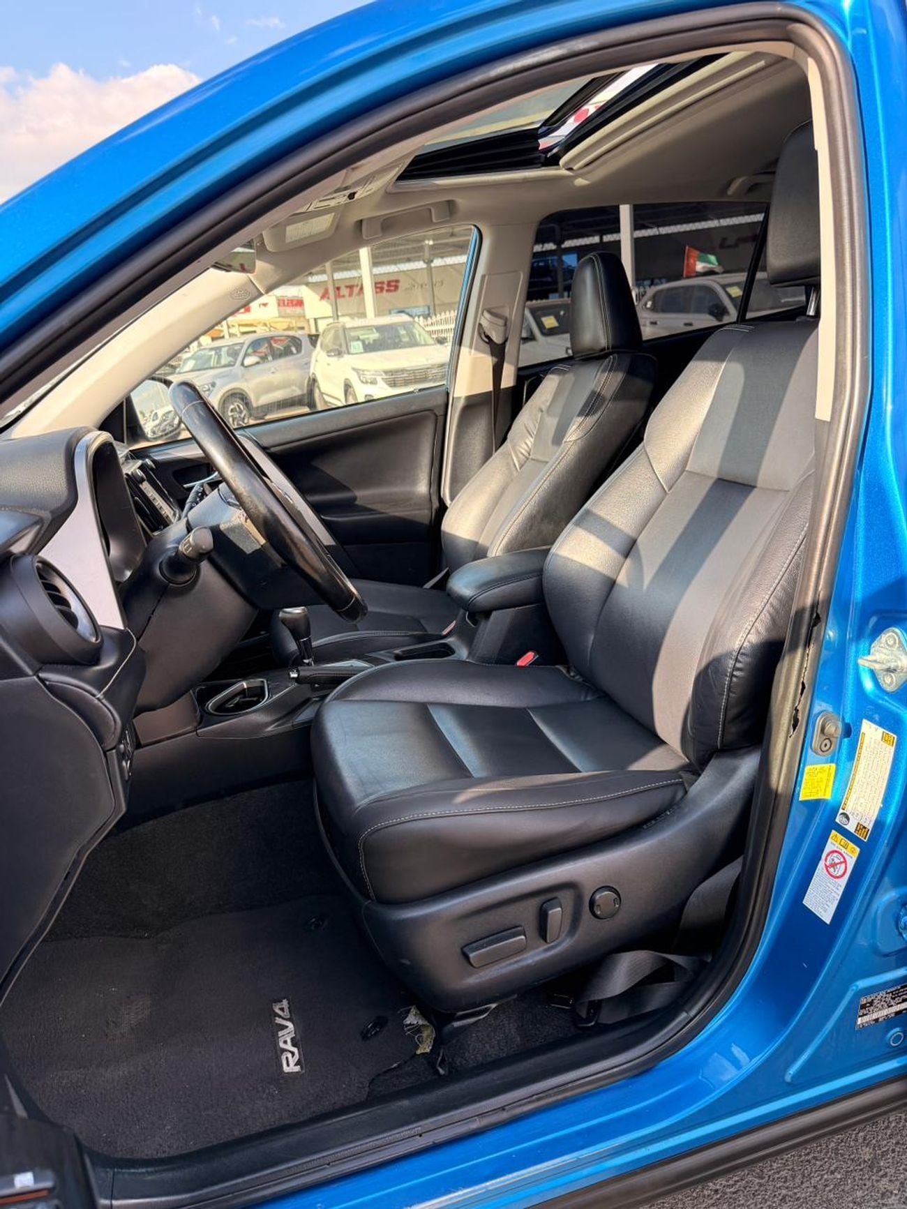 Toyota RAV4 VXR Limited 2.5L 360 camera, sunroof Full option