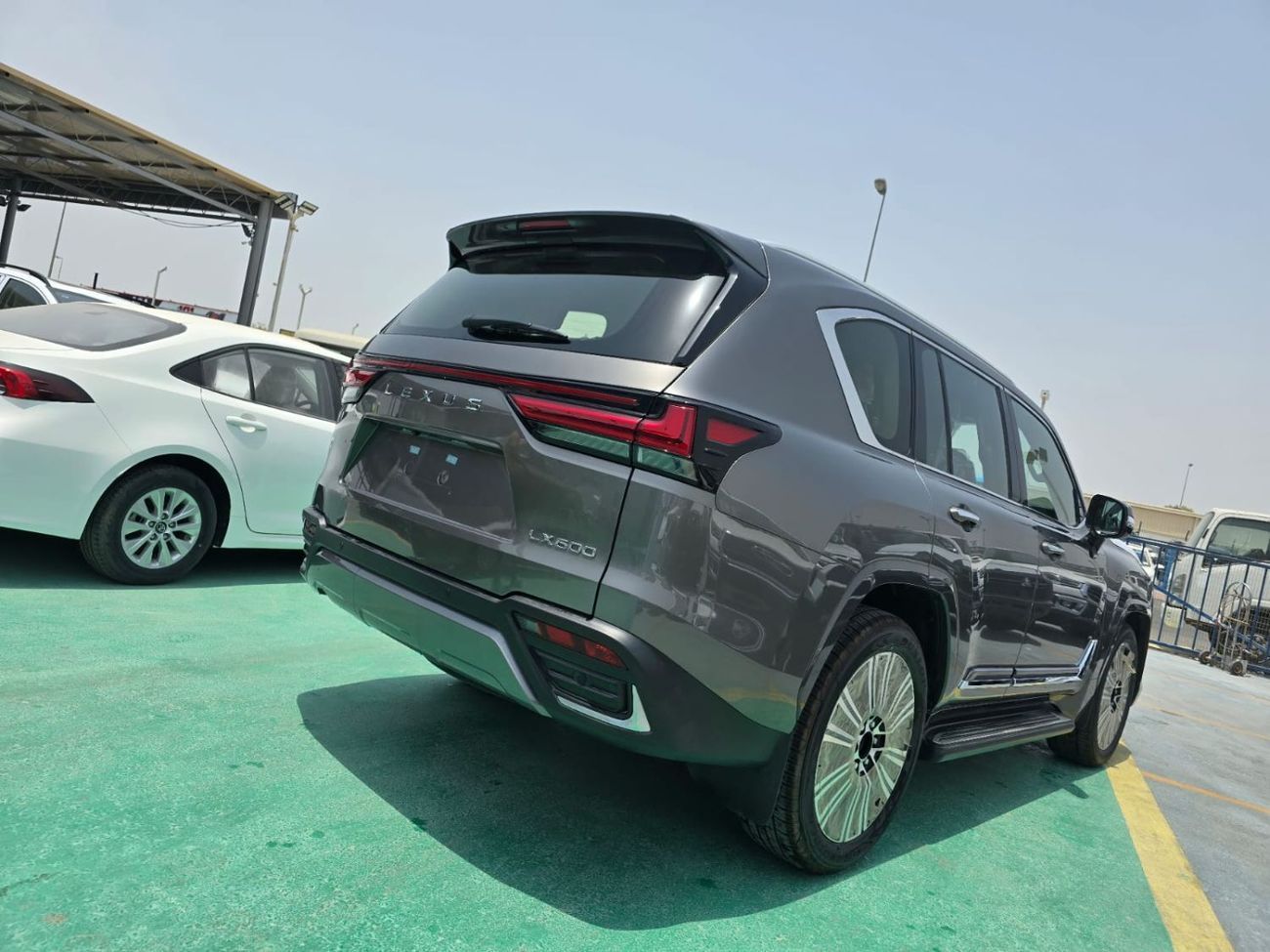 Lexus LX 600 Signature 3.5L ( CYL)