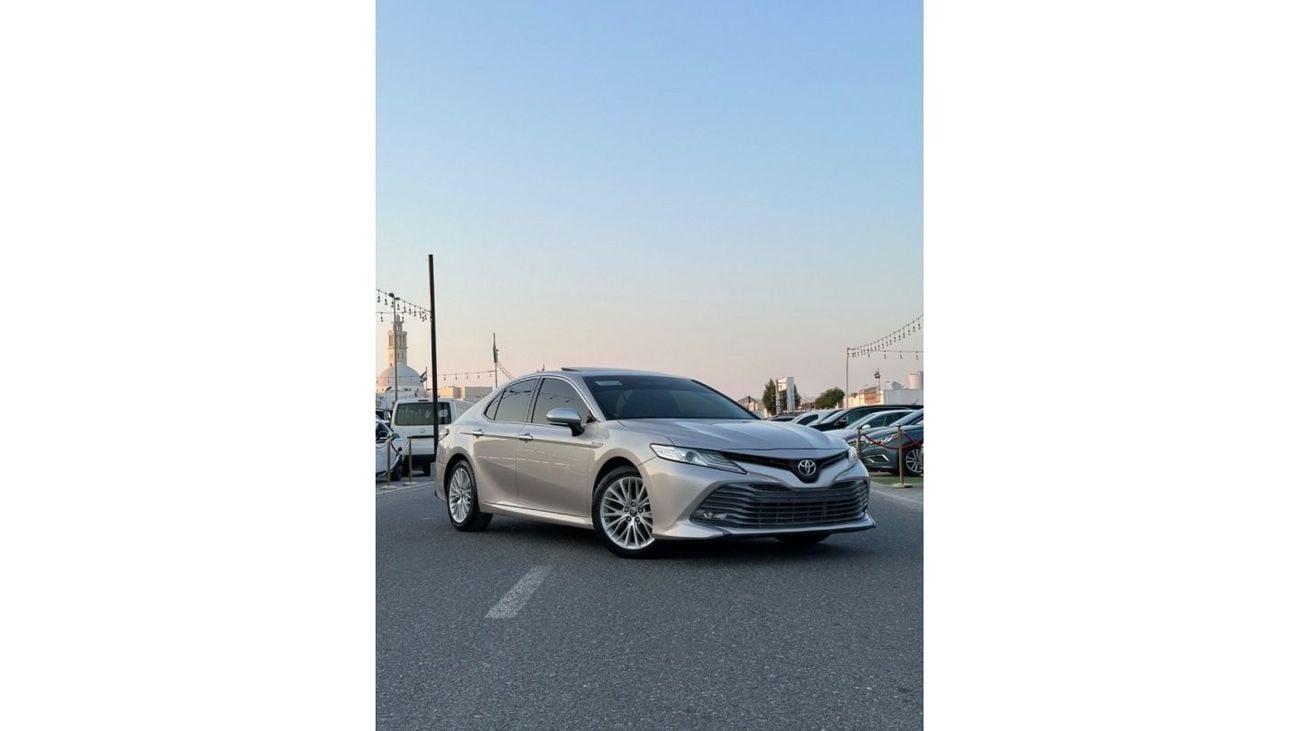 تويوتا كامري تويوتا كامري 2018 محرك 3.5 فتحة على فتحة مقاعد جلد مجهزة تجهيزا جيدا بحالة جيدة V6