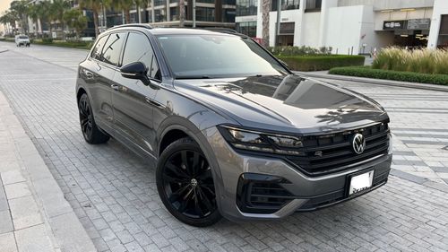 فولكس واجن طوارق R-Line BLACK EDITION