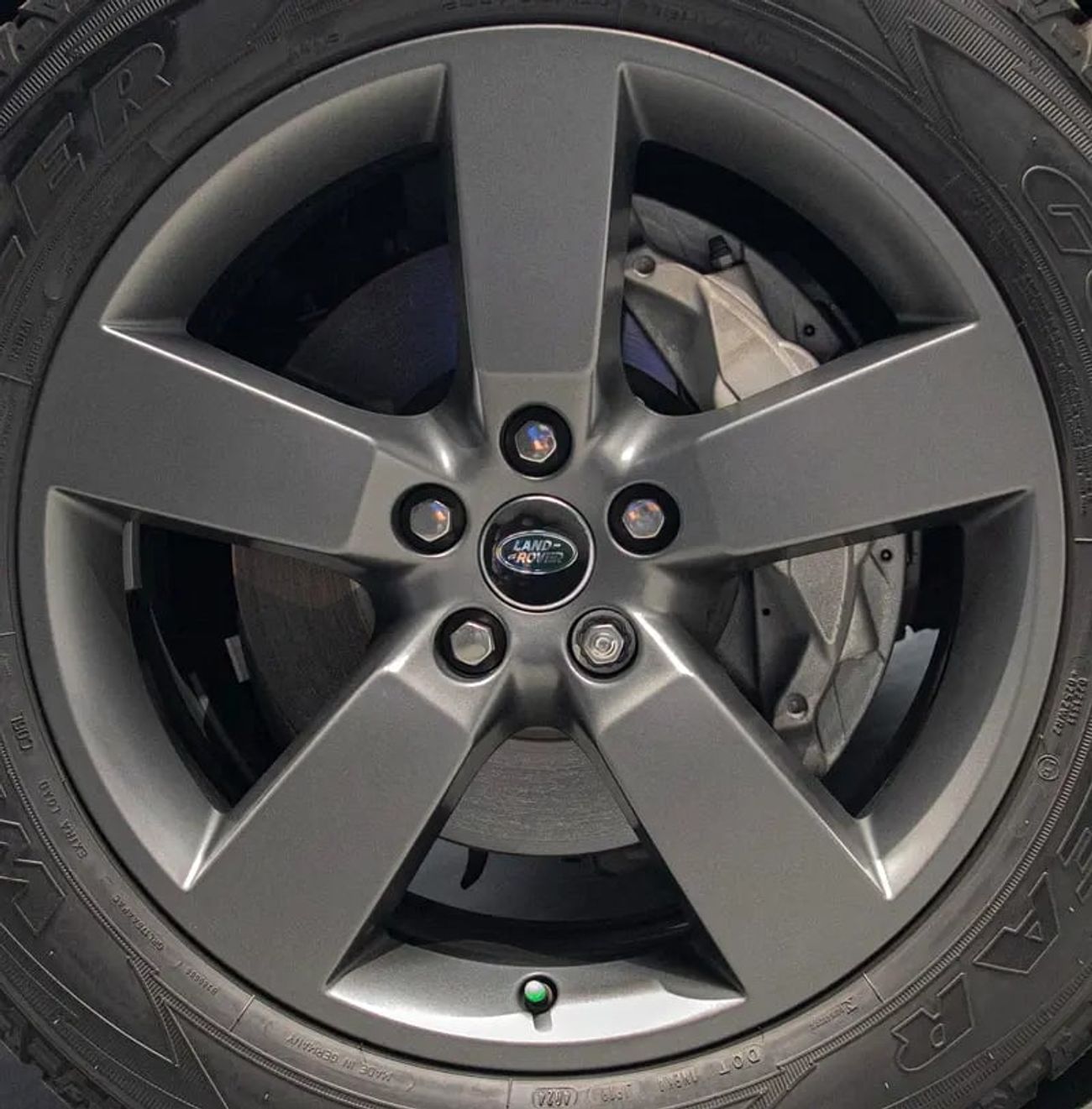 Land Rover Defender P400 90 X-Dynamic HSE 3.0L (5 Seater)