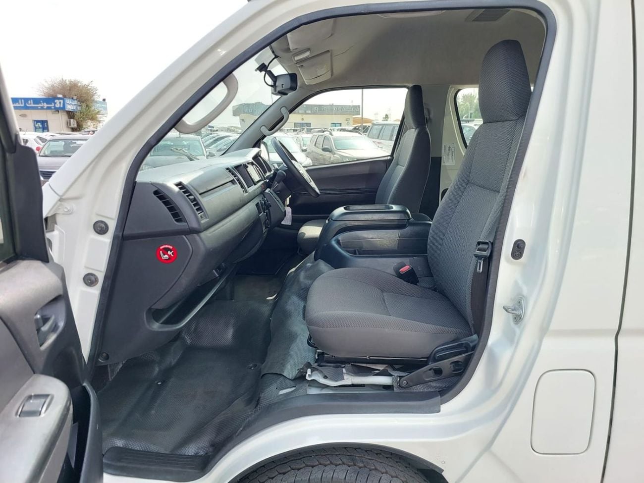 تويوتا هاياس (RAMADAN OFFER) TOYOTA HIACE COMMUTER VAN RHD 2018 MODEL 3.0 L DIESEL AUTOMATIC(PM36021)