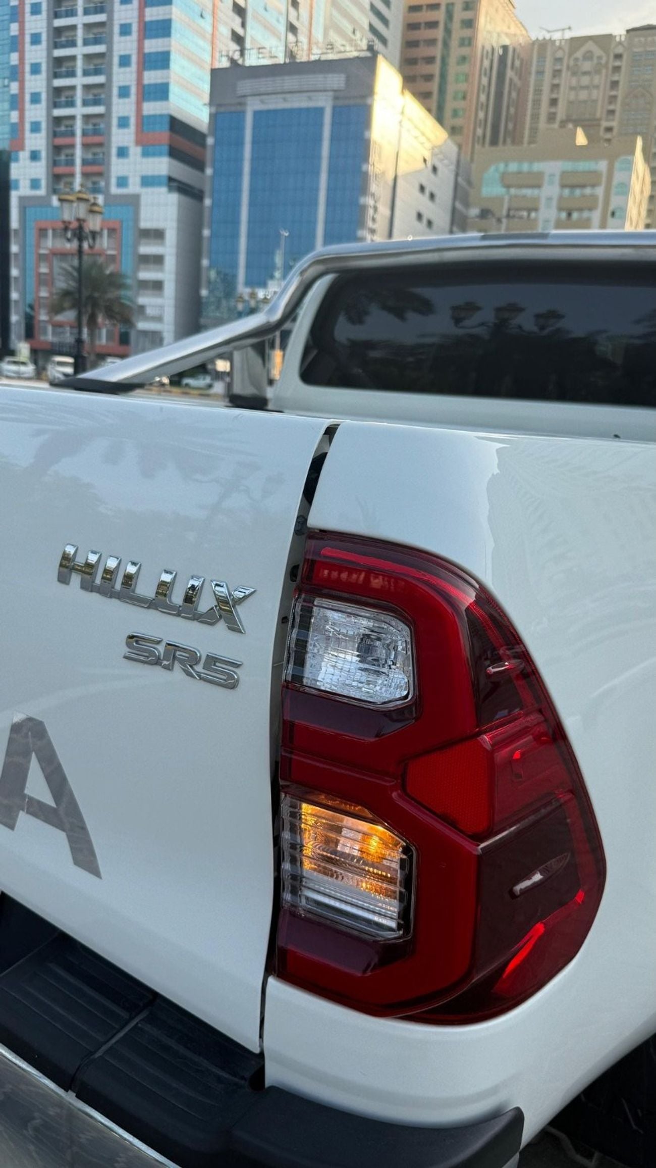 Toyota Hilux SR5 shape