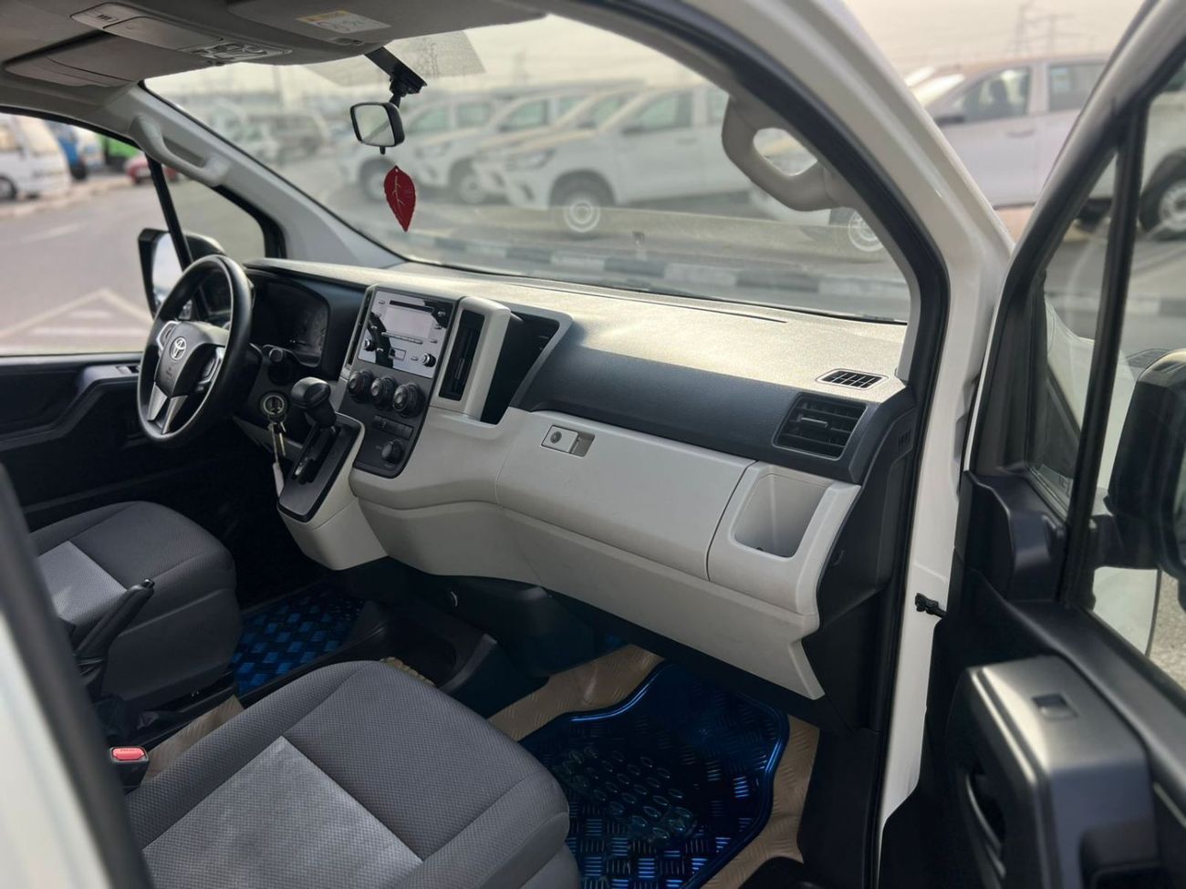 تويوتا هاياس 2023 Toyota Hiace GL 3.5L V6 - GCC - Passenger Full Automatic - Patrol - 13 Seater - No Accident - 8