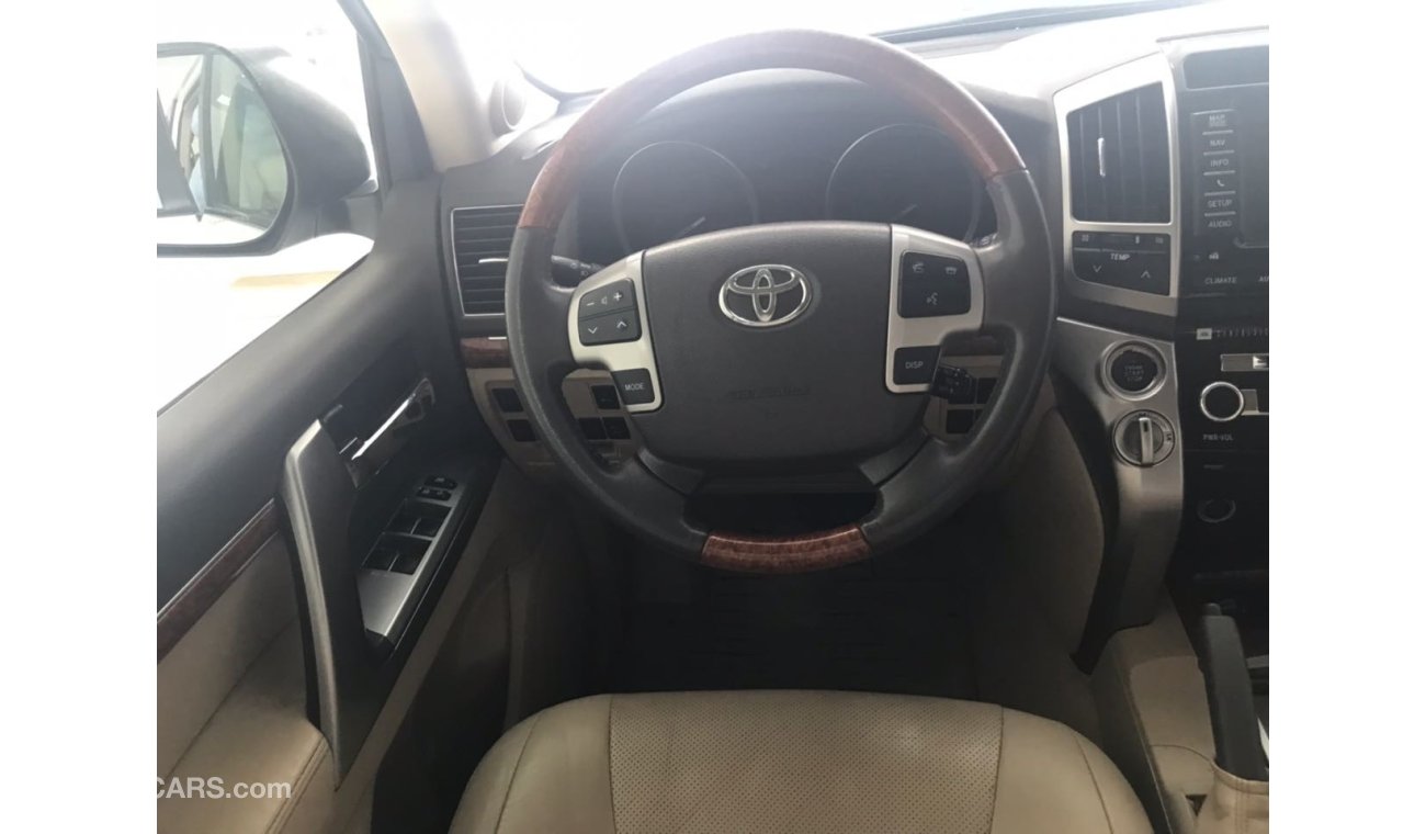 تويوتا لاند كروزر 2013 VXR 5.7 فول اوبشن