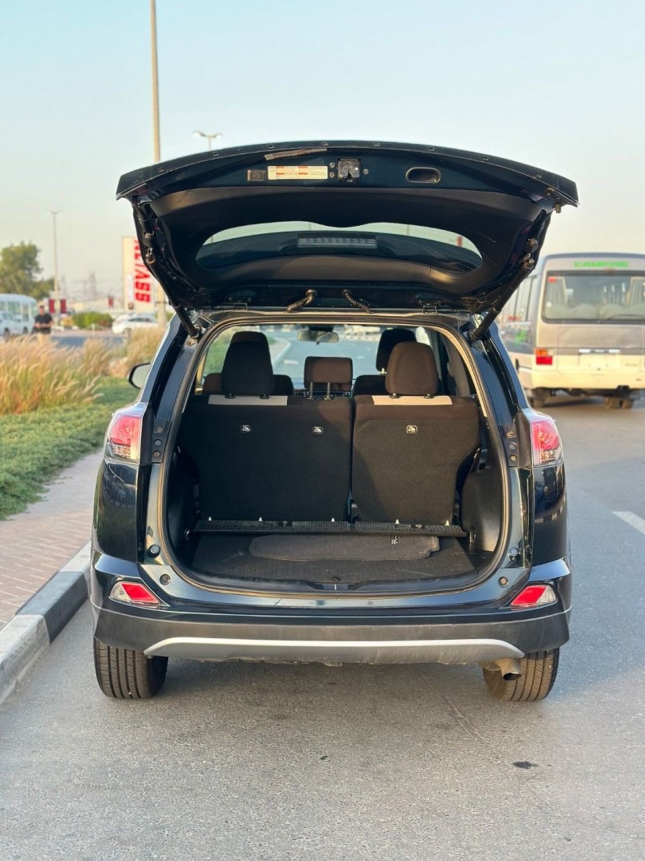 Toyota RAV4 XLE 4WD sunroof  full Option