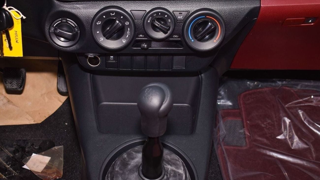 Toyota Hilux HILUX D/C 4WD DSL DLX-E