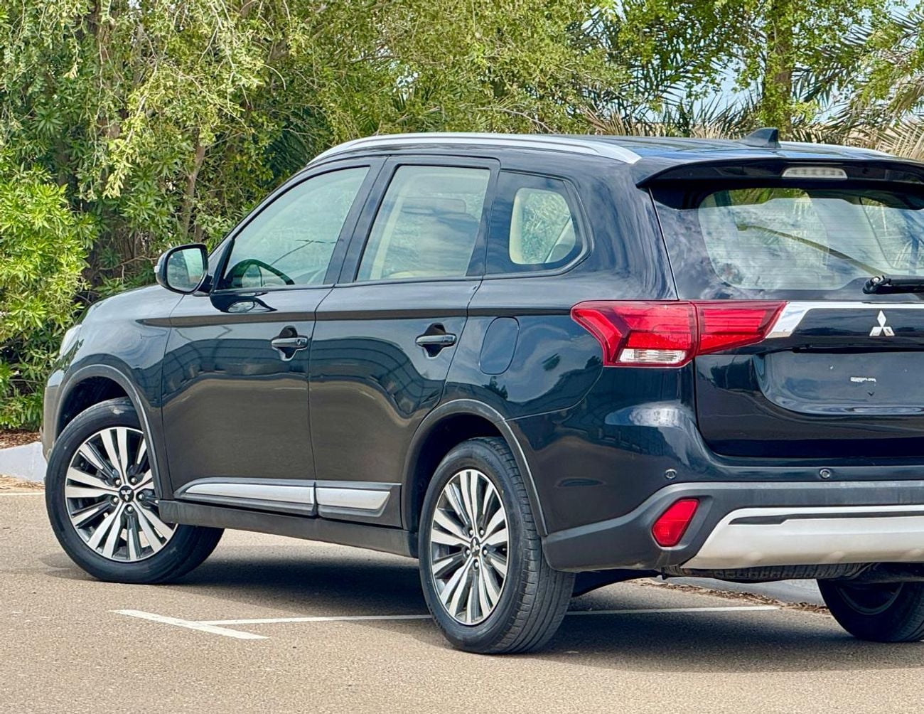 ميتسوبيشي آوتلاندر GLX High 2.4L