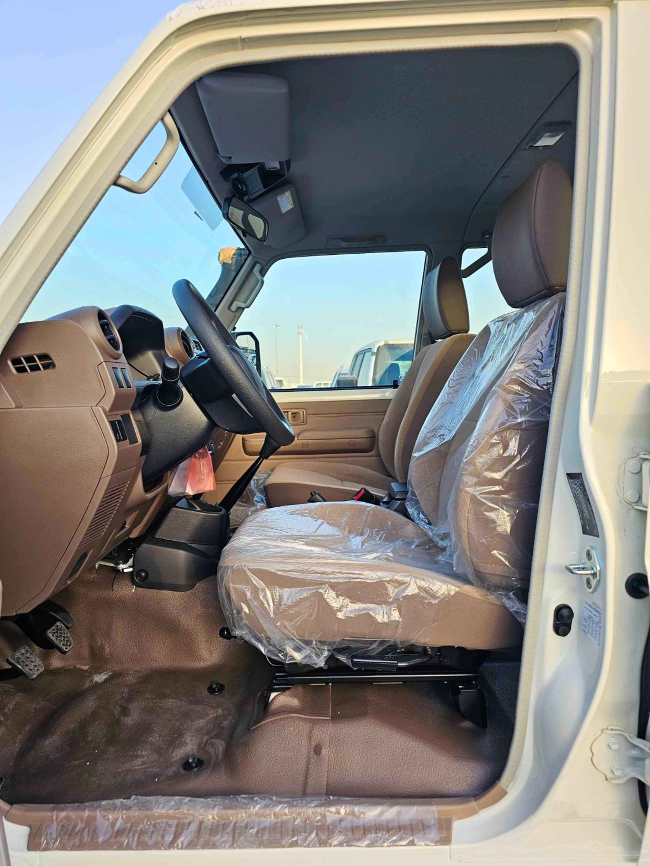 تويوتا لاند كروزر بيك آب LC79 STD-E / DOUBLE CABIN MANUAL / 2.8L V4 DIESEL 4WD / SNORKEL (CODE # STD-E)