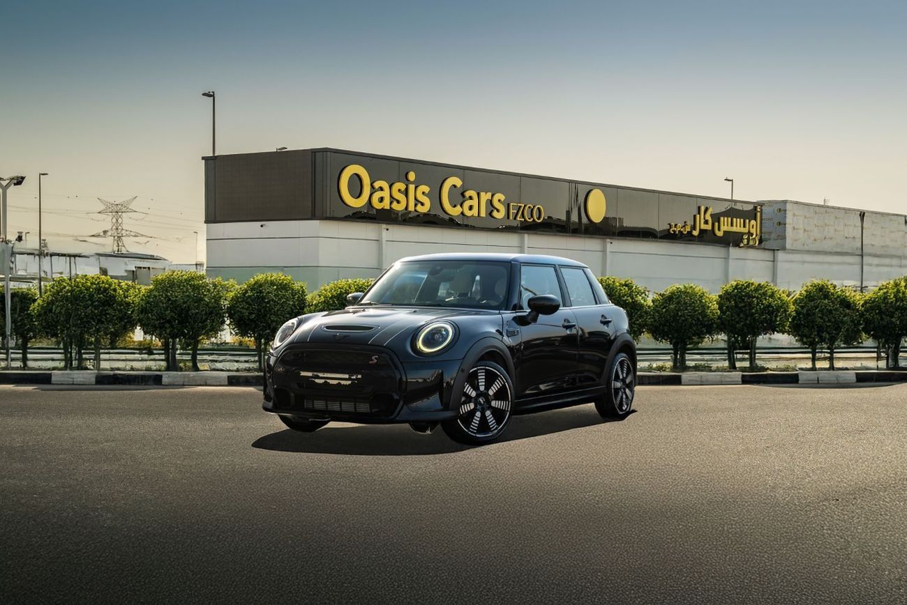 Mini Cooper S 2023 Agency Warranty Full Service History GCC 2.0L Turbo 4 Cylinders Low Mileage