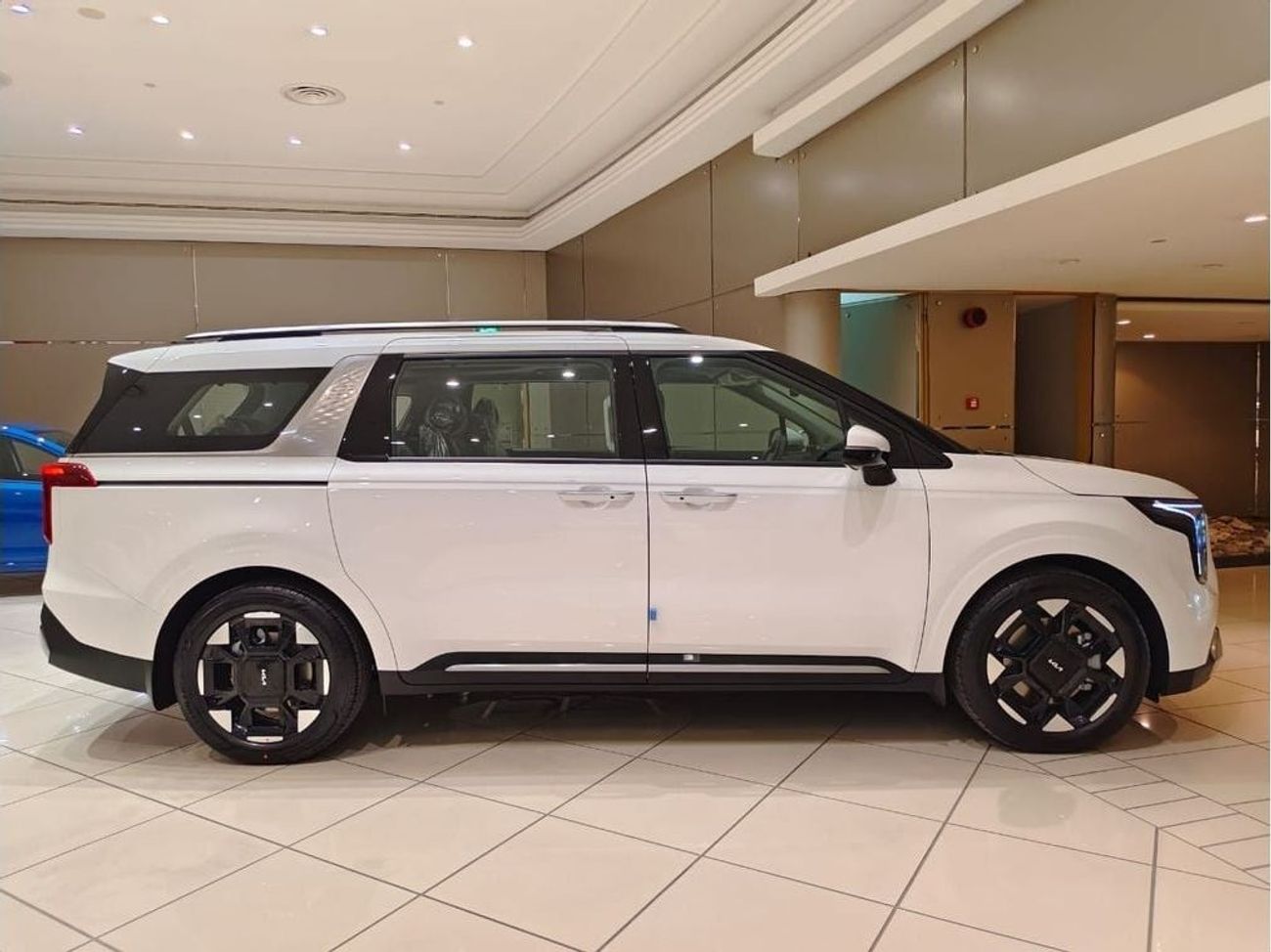 Kia Carnival 3.5L Petrol, Leather Seats, Big DVD Screen 2025MY