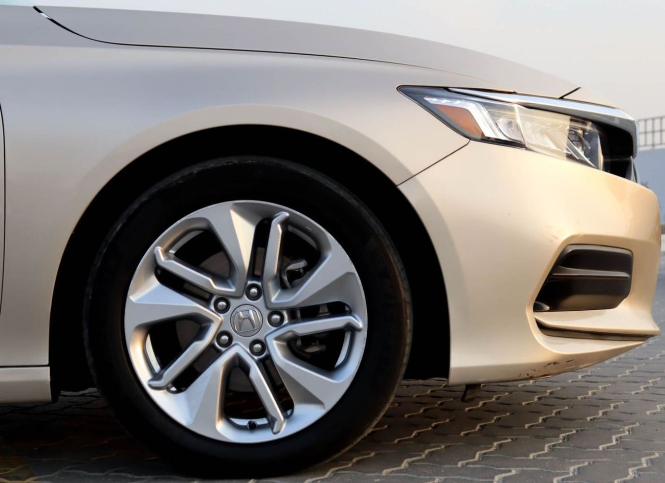 Honda Accord EX 1.5L Honda Accord 1.5L 2018 GCC accident-free in excellent condition  1046 pm