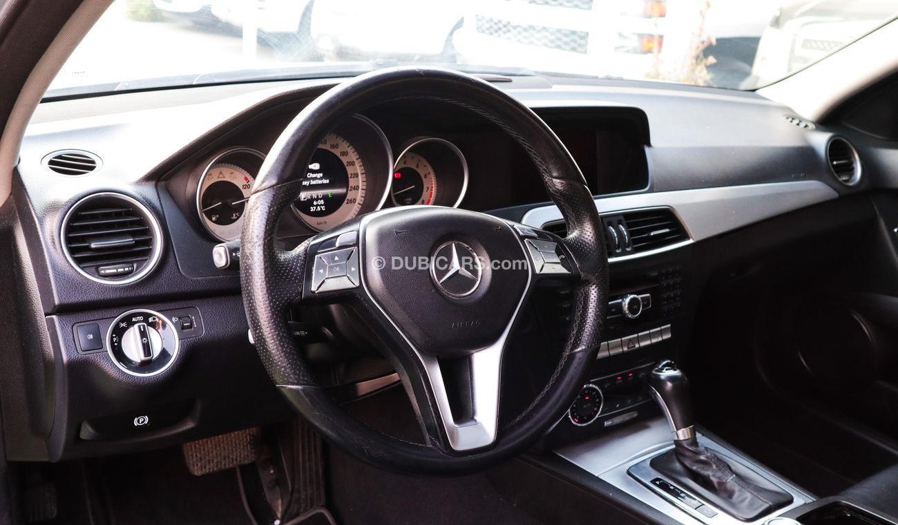 Mercedes-Benz C 200 Gulf panorama model 2013 silver color cruise control in excellent condition, you do not need any exp