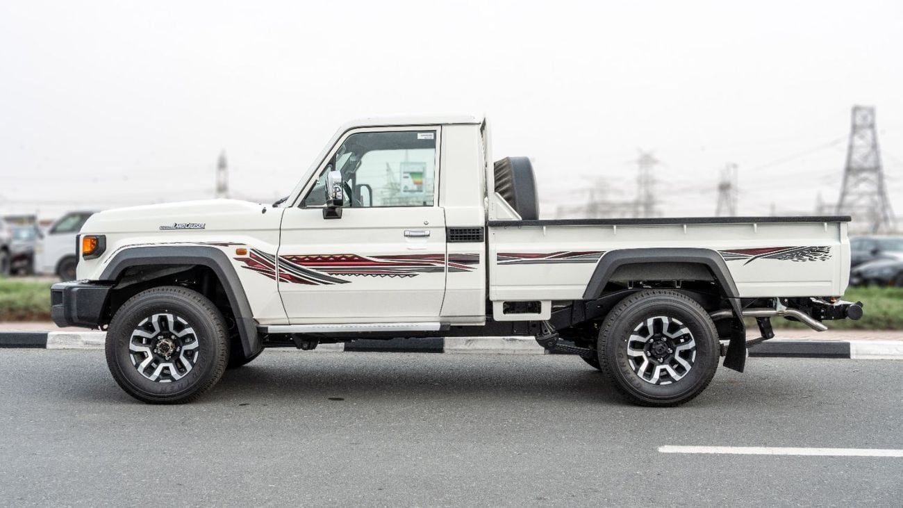 تويوتا لاند كروزر بيك آب 2026 Toyota LC79 2.8L AT Diesel Full Option (White-Brown)